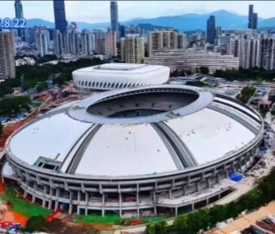 记者：深圳市专业足球场草坪铺设接近完成 软装后就将竣工