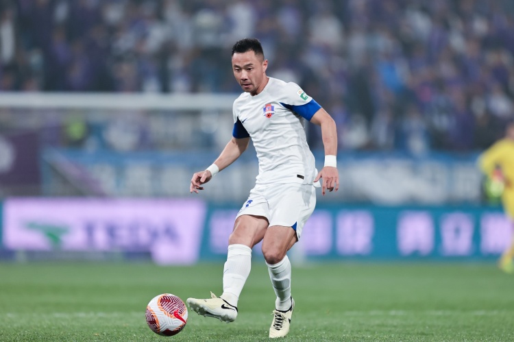 加强后防!博主曝辽宁铁人引援:许东、潘喜明、栗鹏上树 1 加强后防!博主曝辽宁铁人引援:许东、潘喜明、栗鹏上树