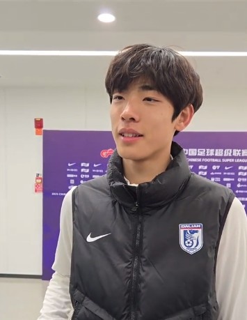 国青归来上演中超首秀,朱鹏宇:感觉很好,场上大哥们很支持我 1 国青归来上演中超首秀,朱鹏宇:感觉很好,场上大哥们很支持我