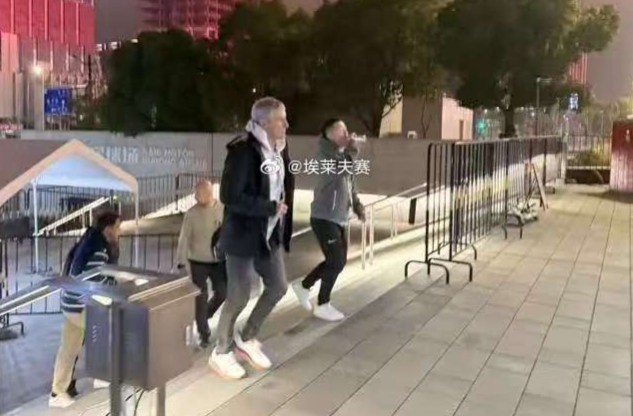 考察!博主:国安主帅塞蒂恩现场观看海港与亚泰的比赛 1 考察!博主:国安主帅塞蒂恩现场观看海港与亚泰的比赛