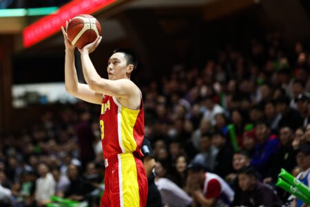 队长担当！胡明轩11中5砍下14分4篮板2助攻