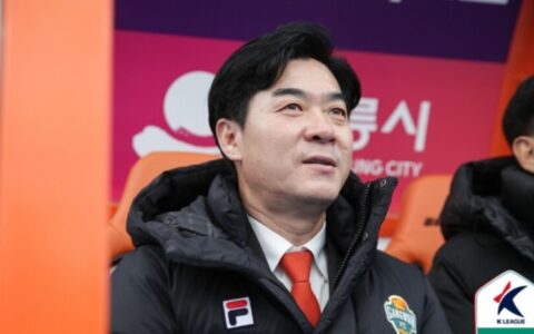 江原FC主帅：我把杨敏赫当作我的儿子，希望他在英伦一切顺利