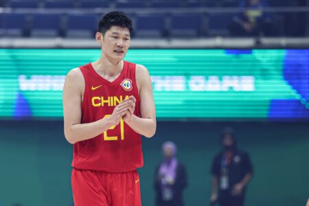 男篮亚预赛战报：胡金秋11投10中砍20分，胡明轩14分，中国男篮90-52大胜蒙古