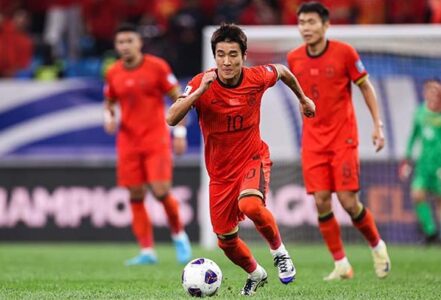记者：国足1-3不敌日本赢得尊重，韦世豪等多位国脚仍不满意