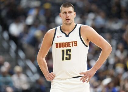 明日NBA杯对阵独行侠：约基奇出战成疑，阿隆-戈登缺席
