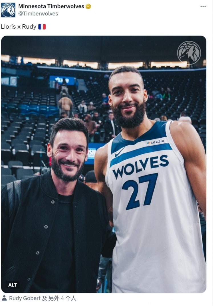 足篮联动！洛里观看NBA比赛并与戈贝尔合影