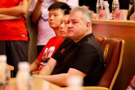 足球报：广州队准入难度比去年大很多 铜梁龙有意邀请萨尔瓦多
