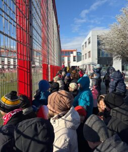 气氛热烈！图片报：拜仁此次公开训练吸引2400名球迷到场观看