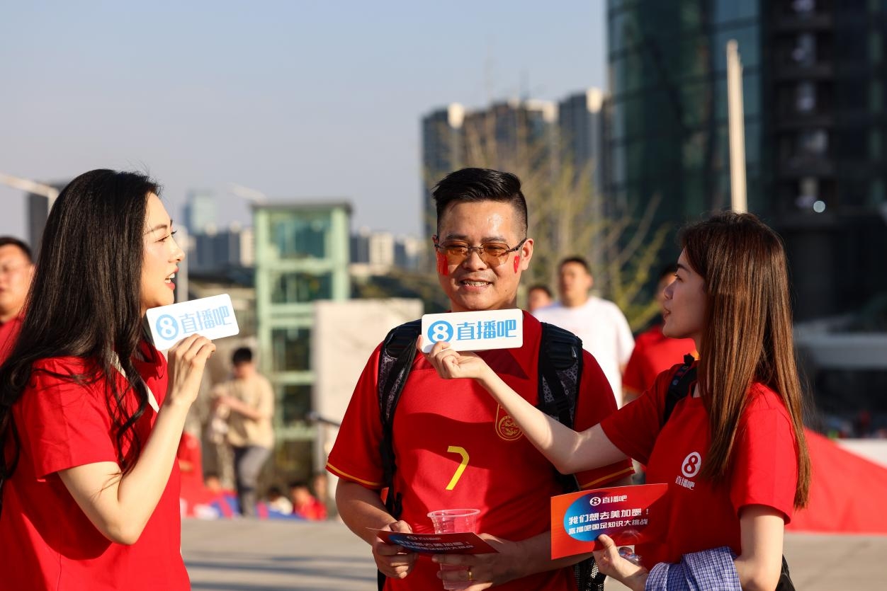 球大圣助威团赛前集结！“大莲花”再现中国足球二十年不遇盛景
