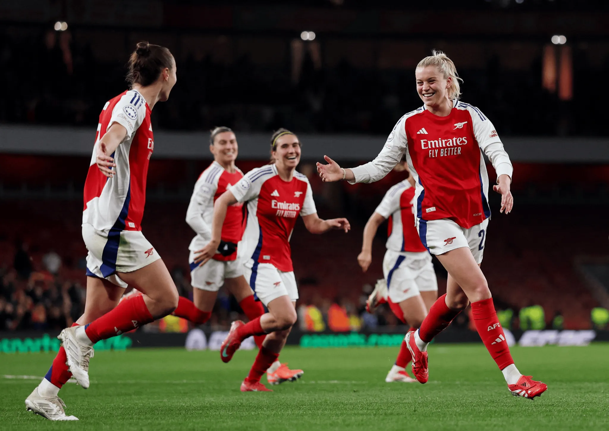 阿森纳女足主场3-0皇马，总比分3-2逆转晋级女足欧冠四强