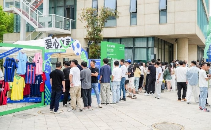 赵丽娜晒参加足球公益活动照片,附文:希望未来更多人加入我们 2 赵丽娜晒参加足球公益活动照片,附文:希望未来更多人加入我们