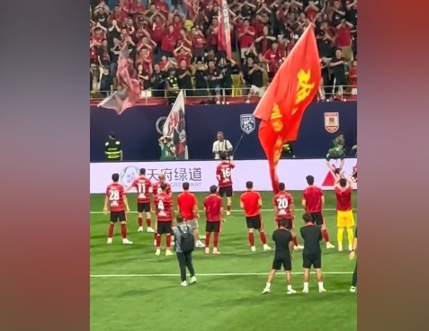 妻子祝贺杨明洋中超生涯首球：梦想照进现实️🥳为你骄傲
