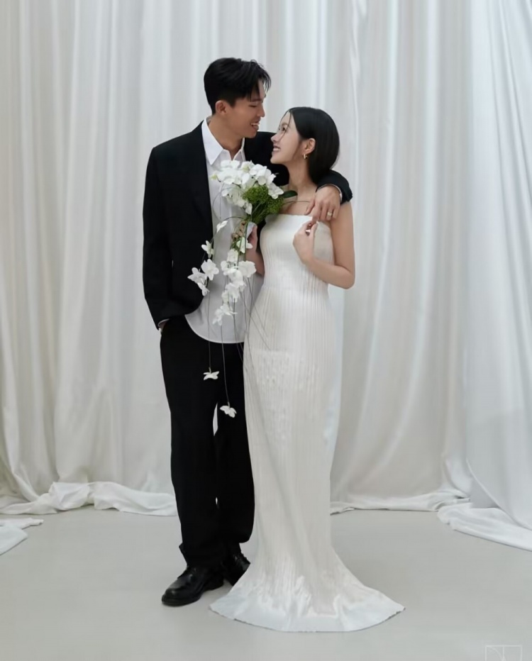韩国国脚郑优营宣布结婚喜讯,妻子是韩国知名演员李光基的长女 4 韩国国脚郑优营宣布结婚喜讯,妻子是韩国知名演员李光基的长女