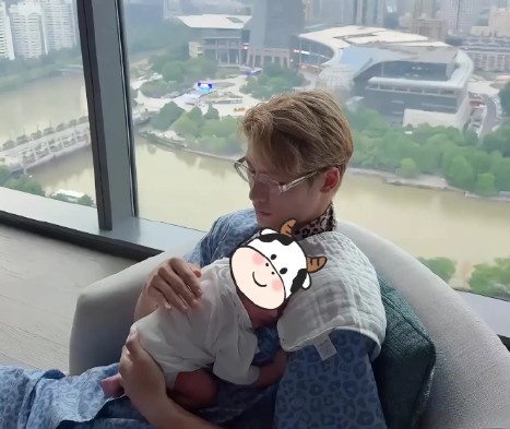 泰山球员陈蒲喜得双胞胎，社媒晒照：吾家有囍 好事成双️
