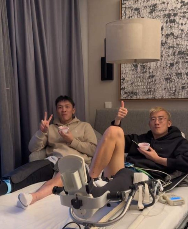养伤搭子韩佳奇晒康复视频，与王振澳一同养伤