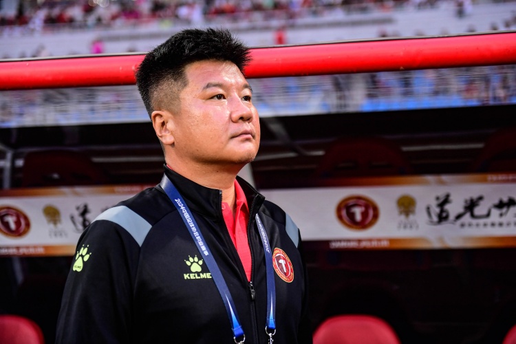 李金羽：踢球时有些有些“病态”，但当教练后有些“社恐”