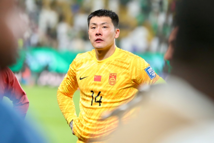 鲁媒：国足名单最大隐患是边后卫 王大雷仍是主力门将首选