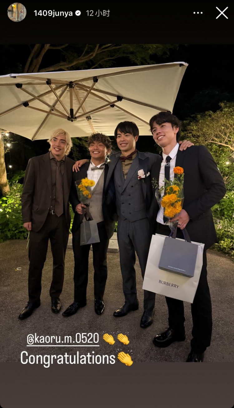 F4🤣伊东纯也更新社媒，晒与田中碧、旗手怜央参加三笘薰婚宴照
