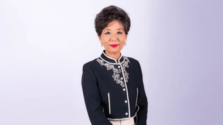 官方：里昂老板已辞去董事会职务，球队任命新主席蜜雪儿-康
