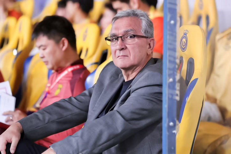 伊万笑对印尼媒体：我有10个前锋可用 一直很乐观