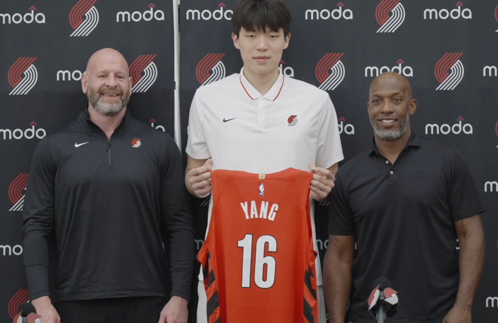 比卢普斯秀中文！称赞杨瀚森是乐天派，见谁都笑招人喜欢
