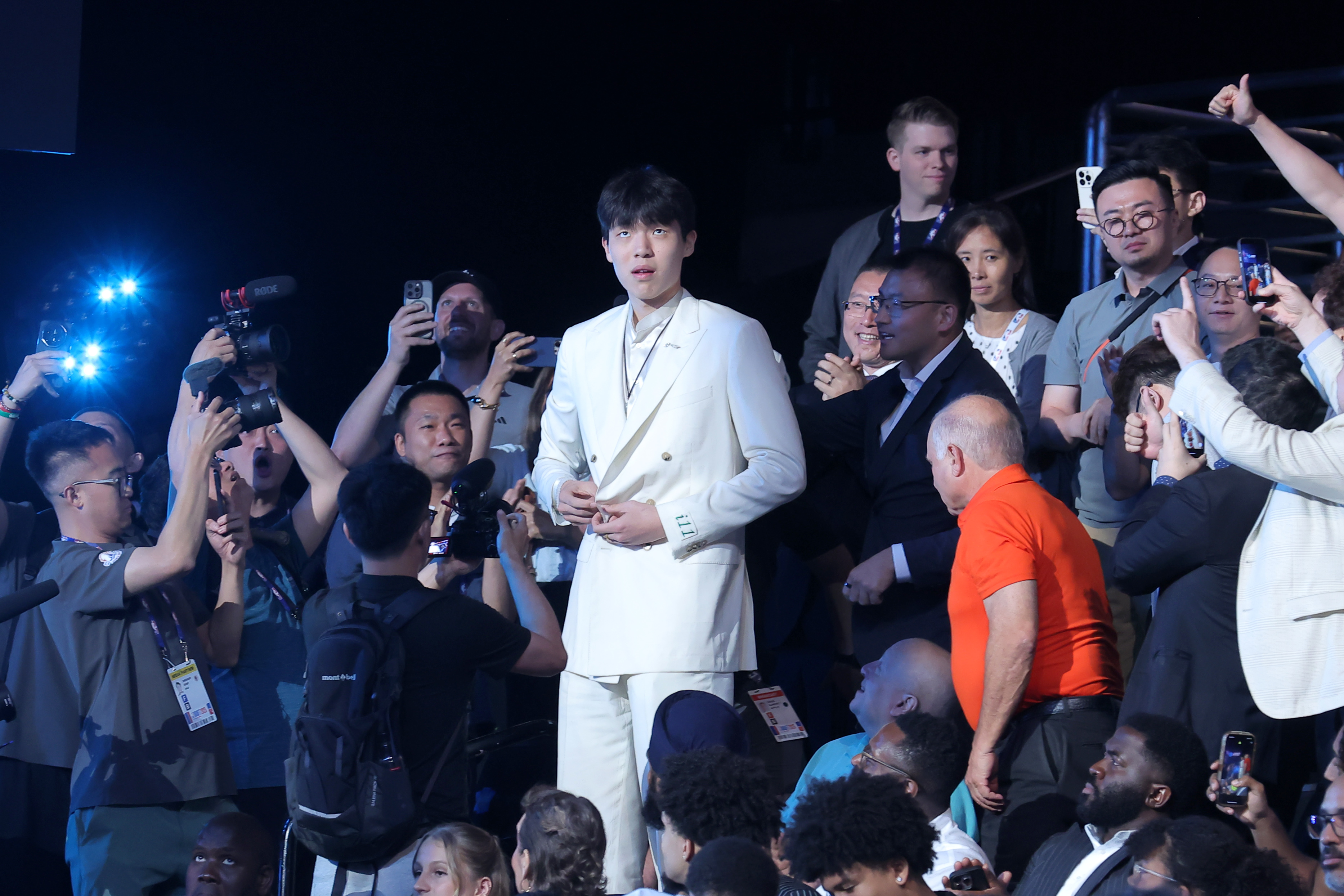 🥳开拓者球员艾顿欢迎杨瀚森的加盟：让我们一起唤醒这座城市吧