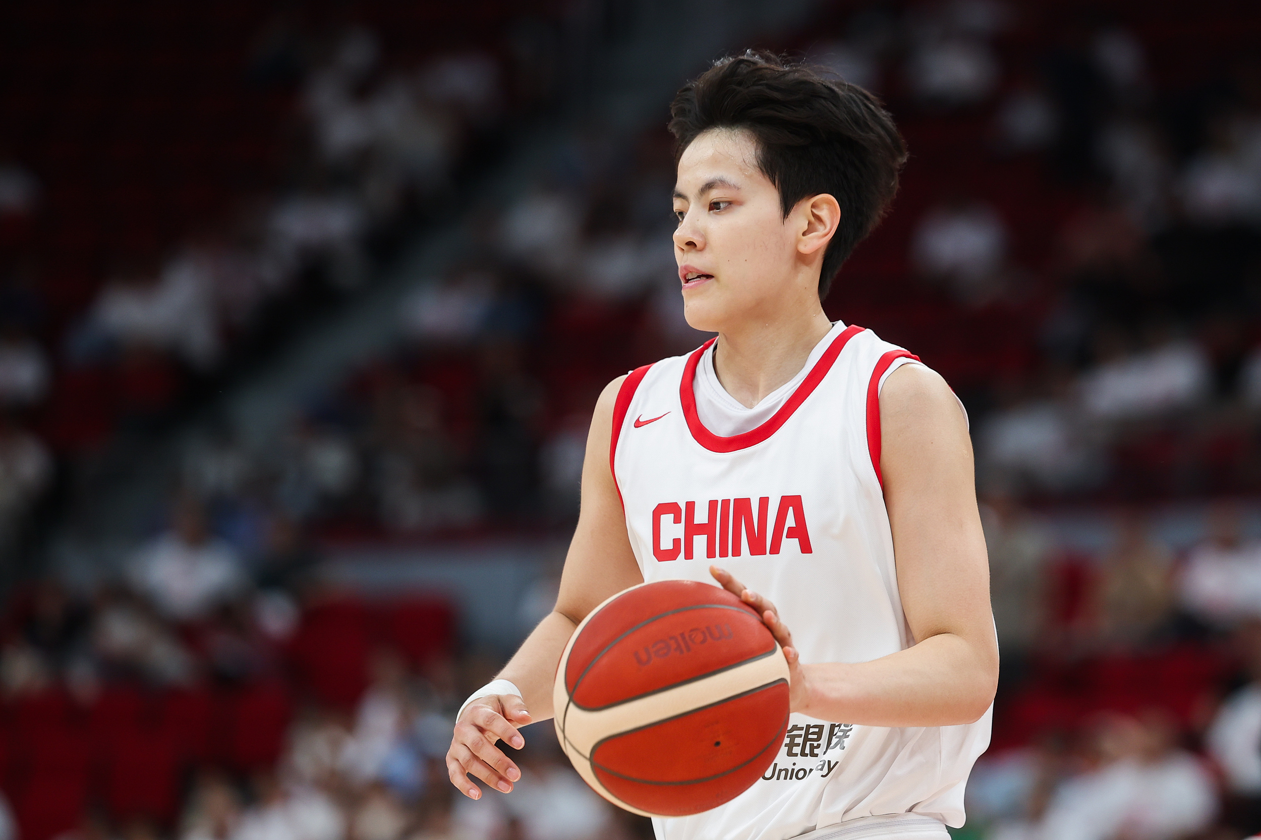 杨舒予：球队比去年成长了一些，热身3连胜说明前期备战不错