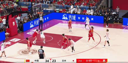 进攻端低迷！日本女篮半场3分14中3&10个失误，落后20分