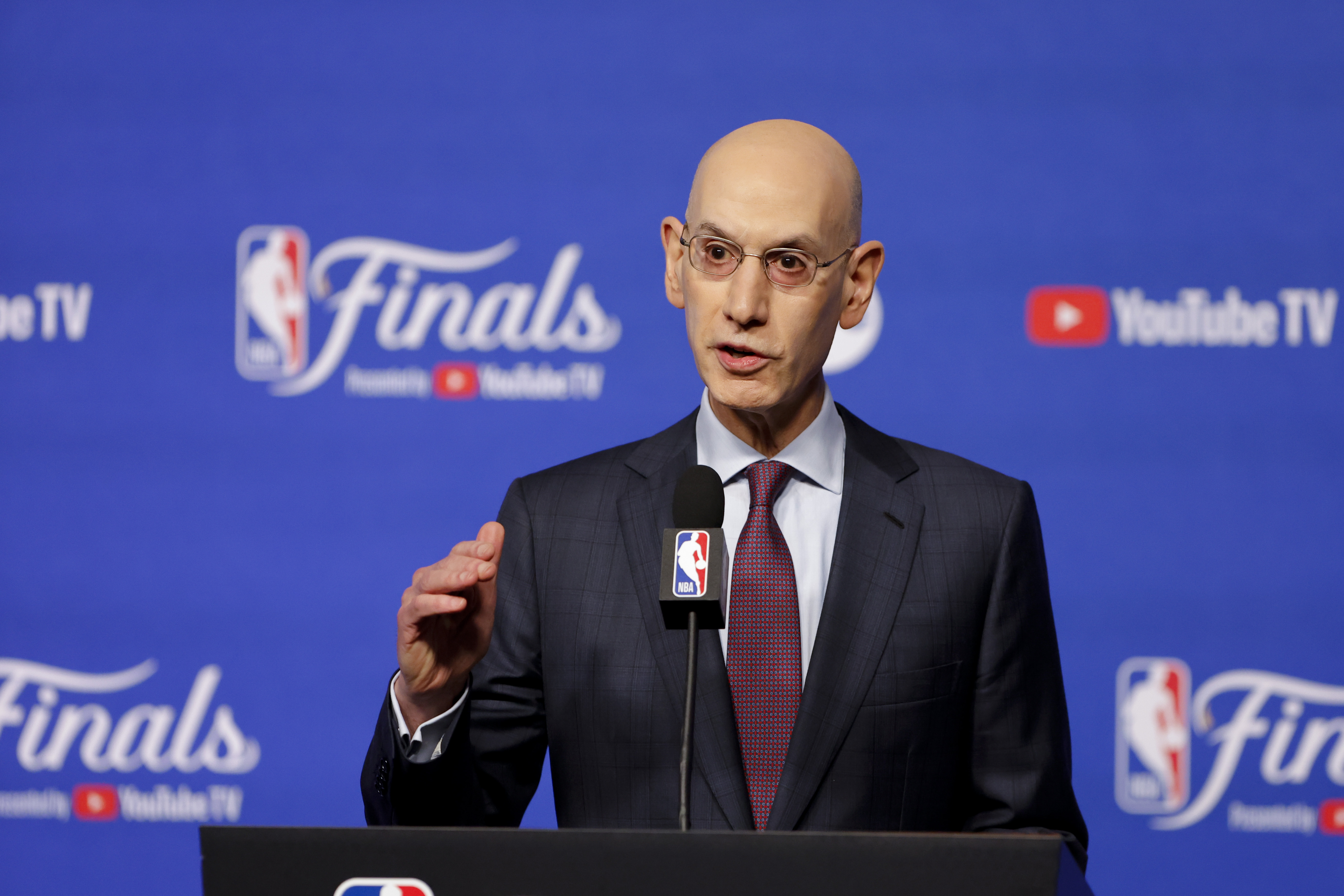 ️NBA对总决赛收视率非常不满！你认为总决赛G6萧华会安排福斯特担任主裁吗？