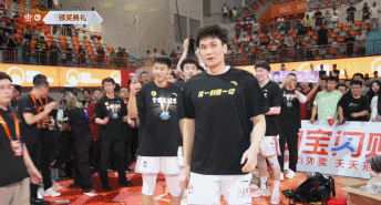 实至名归！管子煜总决赛独得30分7篮板3抢断，荣膺FMVP