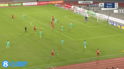 上半场尾声阶段，苏州队1-0领先镇江队！王飞破门！