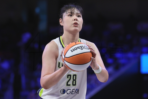 李月汝：在美国很多人知道姚明在NBA打得很好，我也希望像他一样