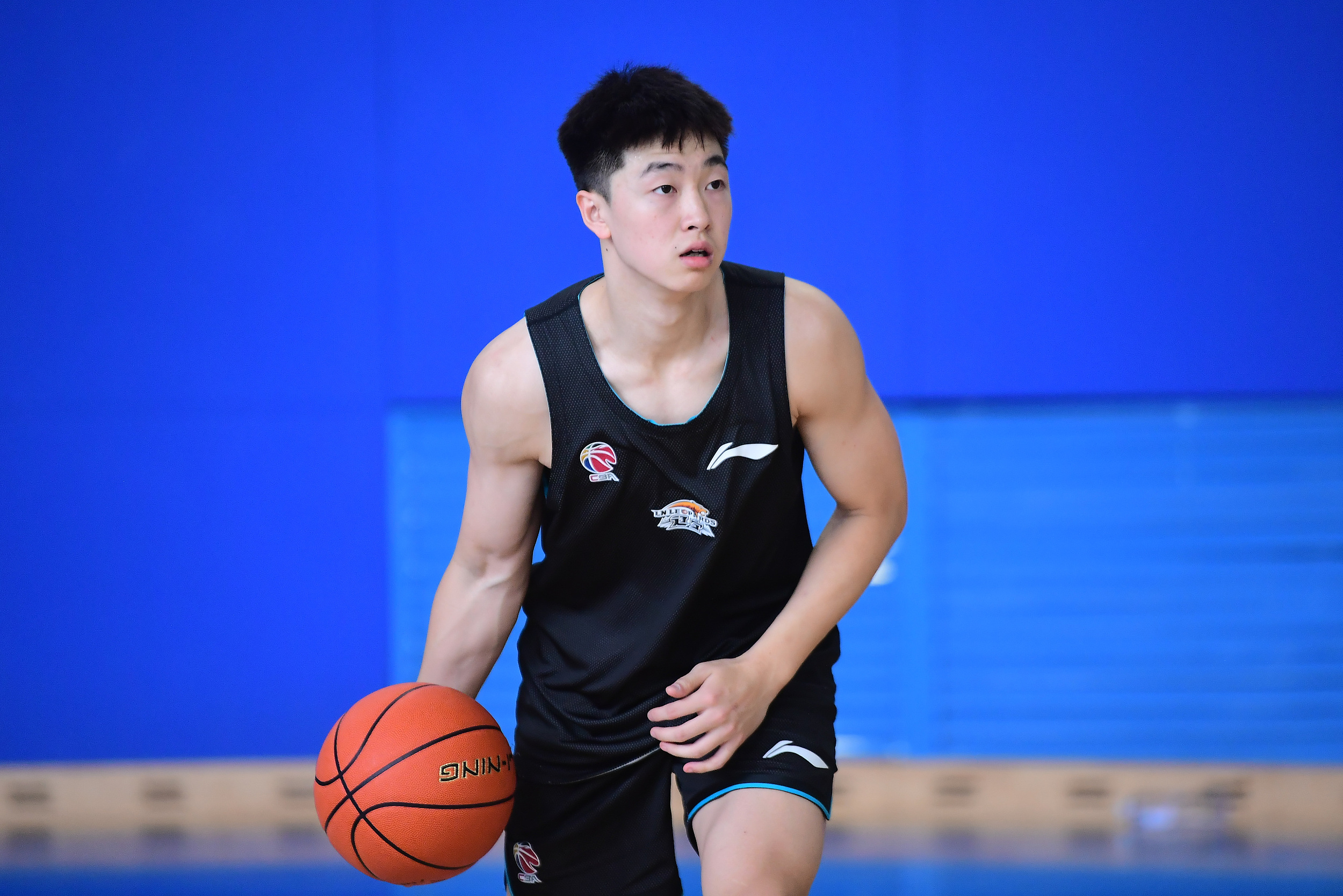 媒体人：张峻豪、黄秋实正寻求前往海外打球的机会