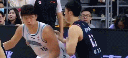 张明池回应肘击杨瀚森：那下我真不是故意的，真是滑上去了