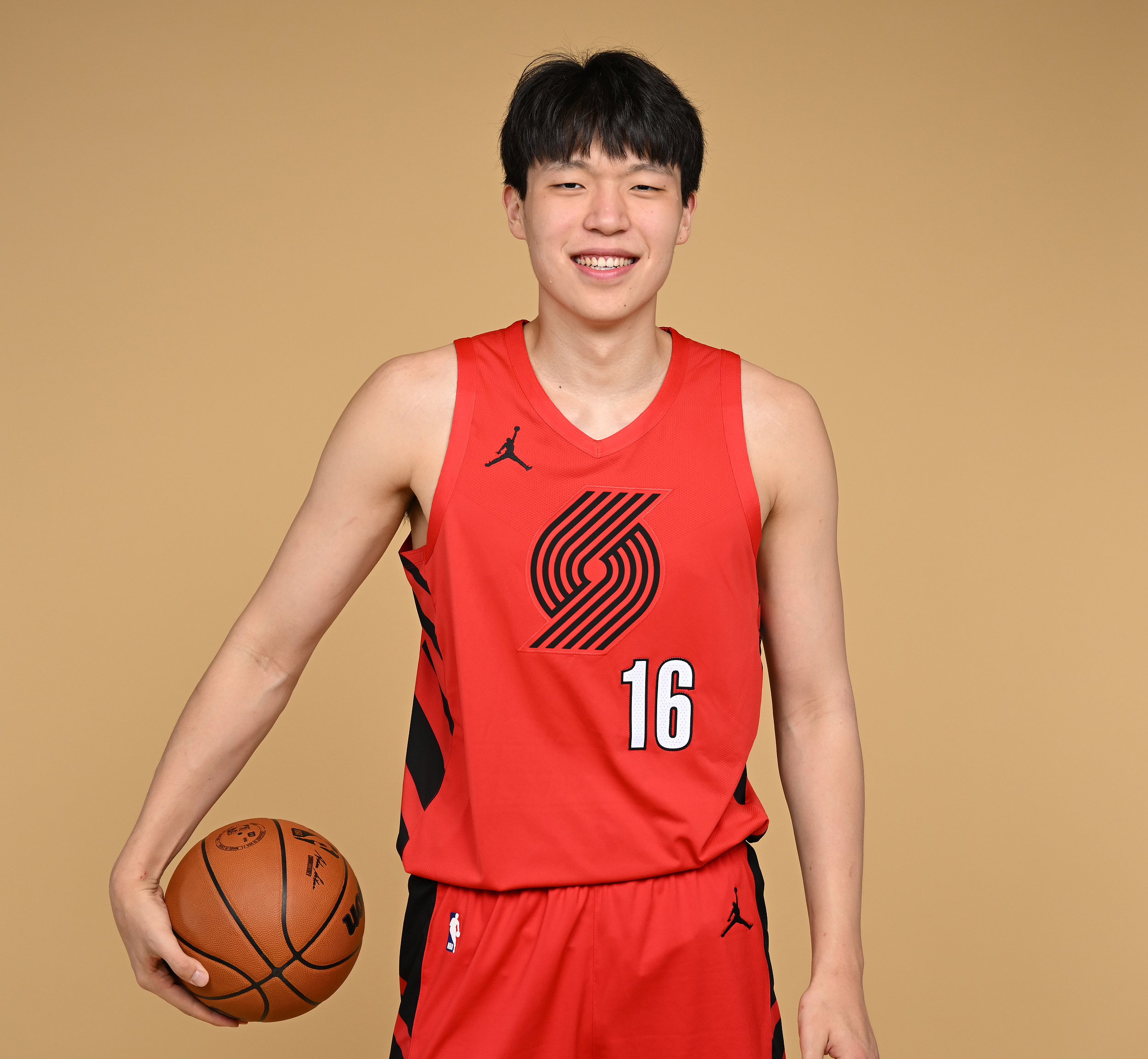 库里：我很期待和杨瀚森对决，希望他能尽快适应NBA