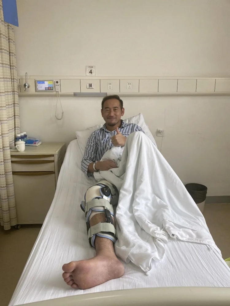 官方：吴亚轲完成右膝前交叉韧带与半月板手术，康复期需3-4个月