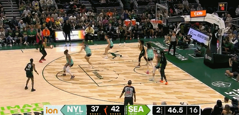 进攻多点开花！风暴第二节轰出31-17反超自由人8分